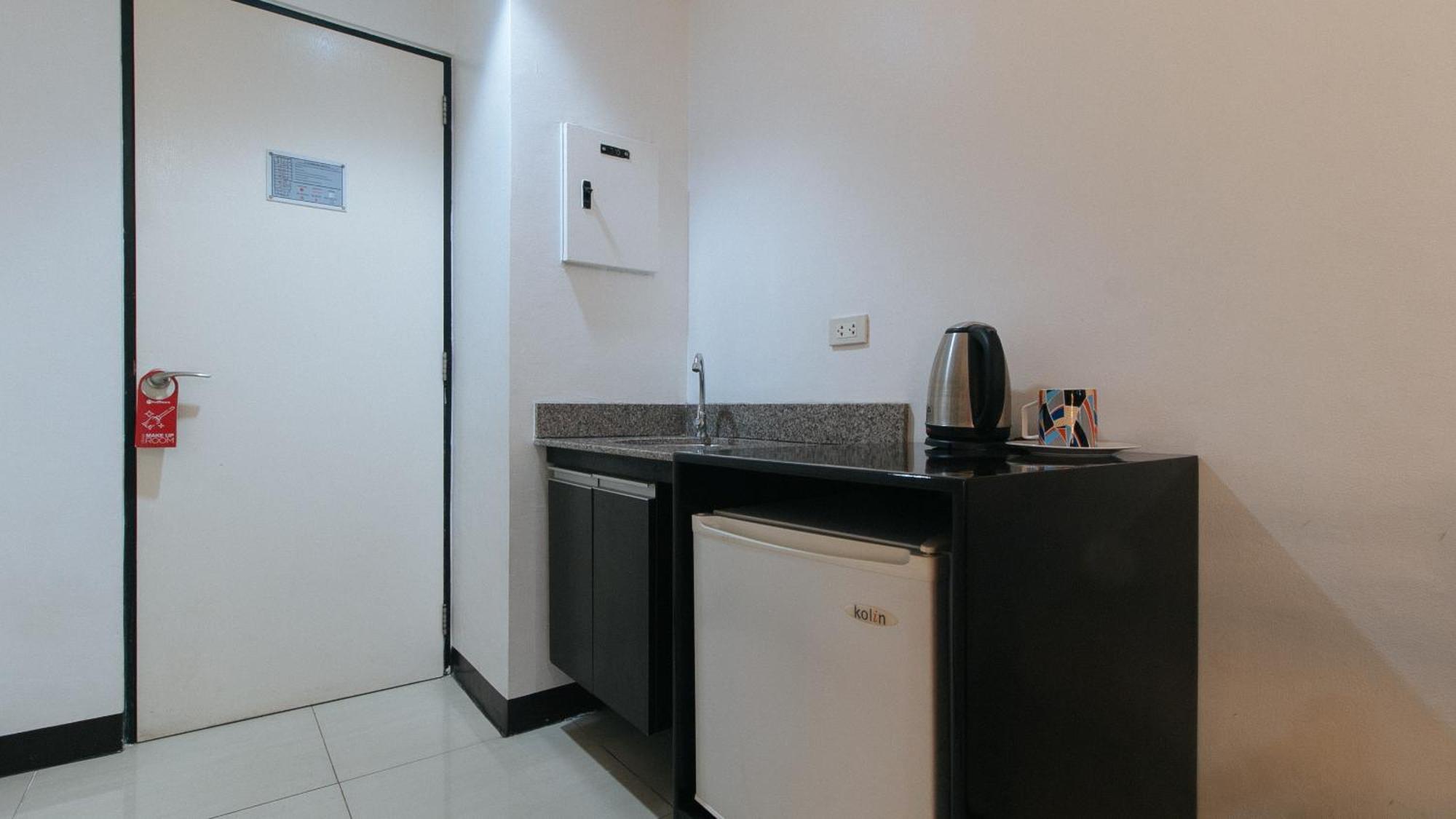 RedDoorz Plus at Banawe Quezon City Zewnętrze zdjęcie