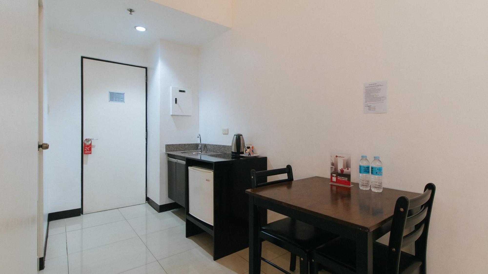 RedDoorz Plus at Banawe Quezon City Zewnętrze zdjęcie